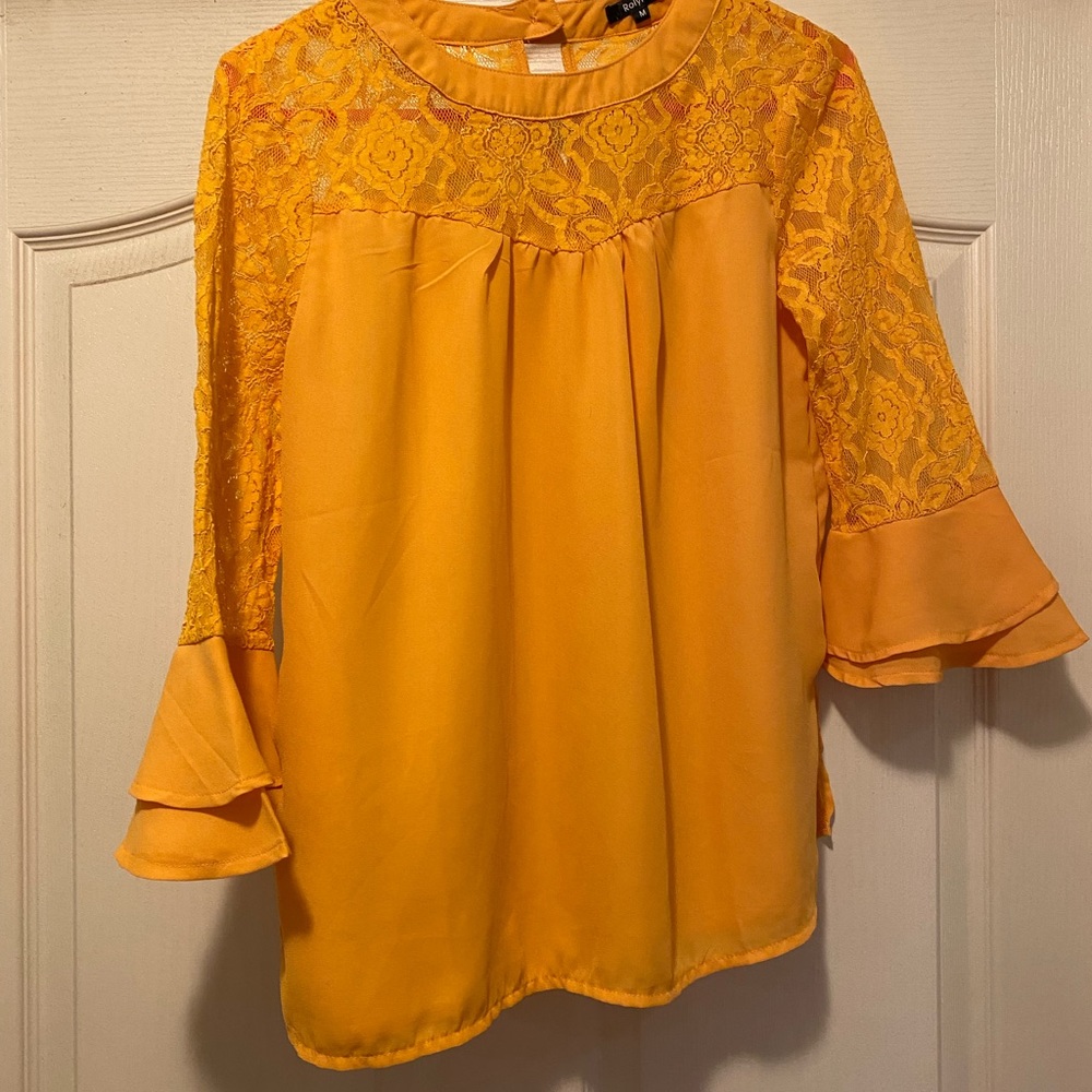 Size medium mustard lace top